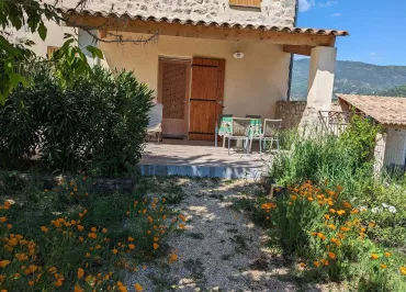 GITE LE TILLEUL POUR 2 PERSONNES
A COTE LE BASSIN AVEC LE BARBECUE