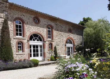 Les calèches Gîte Rieussequel Saint Amans Soult