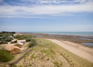 Vue aérienne camping et plage