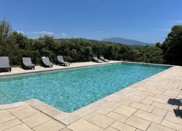 Piscine de 15 x 6 m commune aux 4 gîtes