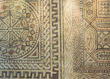 Fragment restauré d'une mosaïque Gallo-Romaine