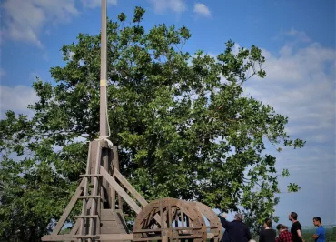 Château de Monts sur Guesnes