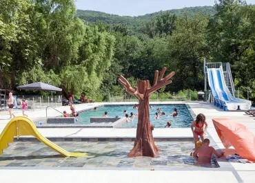 piscine pataugeoire campind du moulin MARTRES