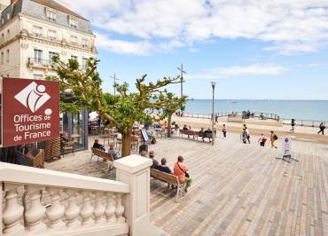 Office de Tourisme des Sables d'Olonne - Place Navarin