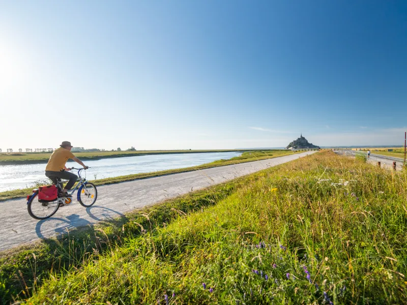 Arrivée à vélo au Mont-Saint-Michel