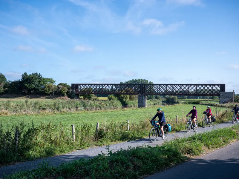 Ancien pont Pontaubault à vélo