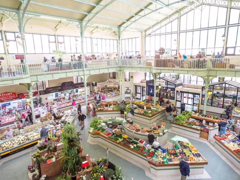 Marché des halles centrales aux Sables