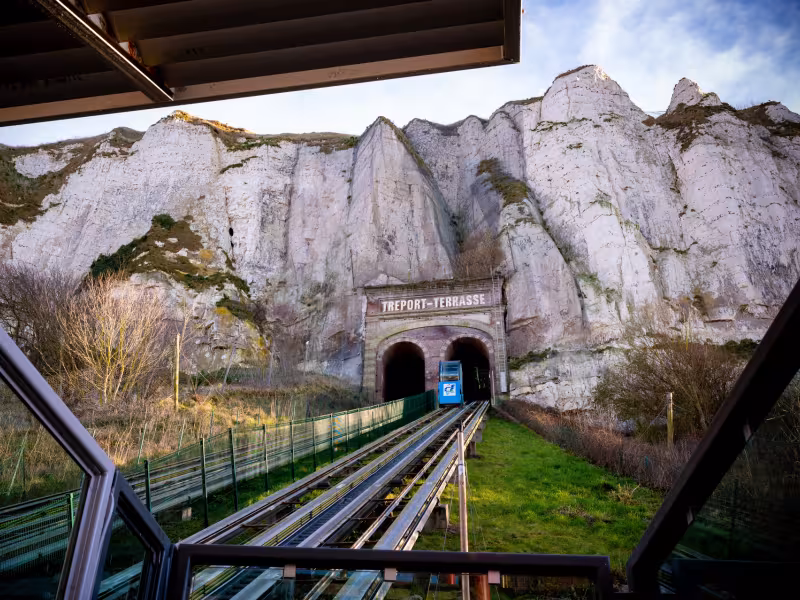 Dans le funiculaire au Tréport