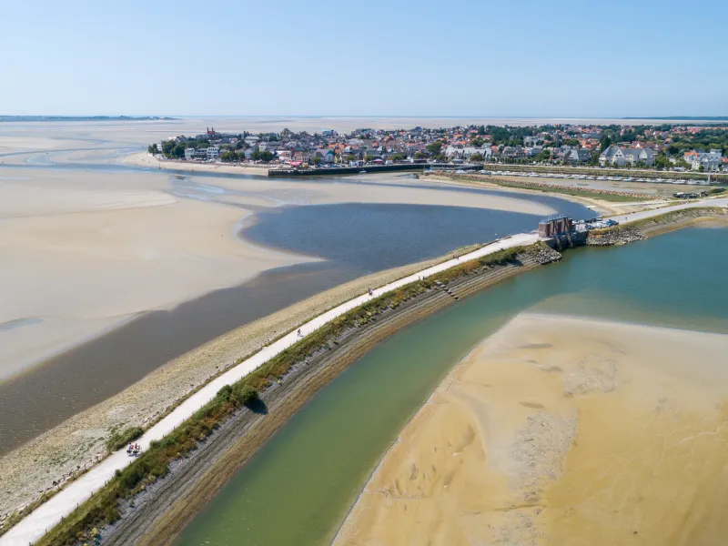 Route entre terre et mer aux abords du Crotoy