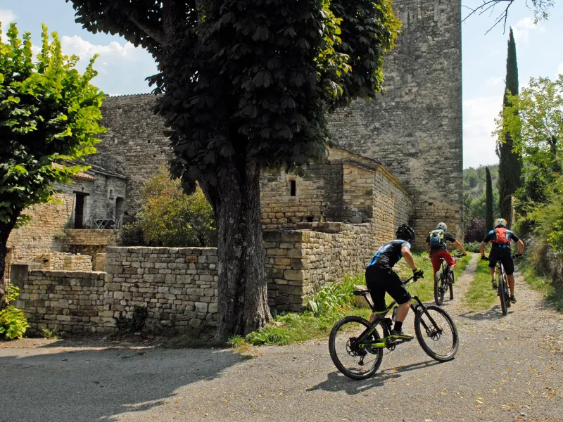 Traversée de village à VTT