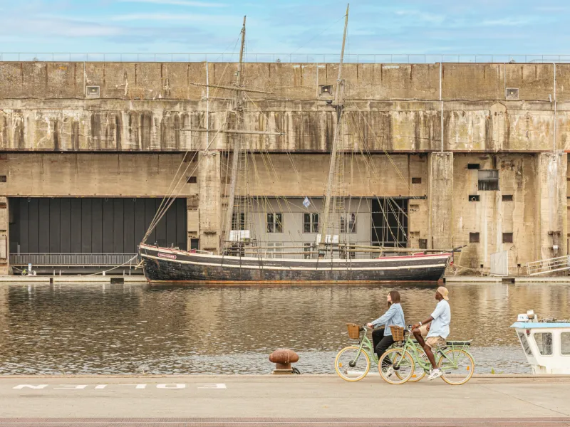 Balade à vélo à côté de la base sous-marine de Saint-Nazaire