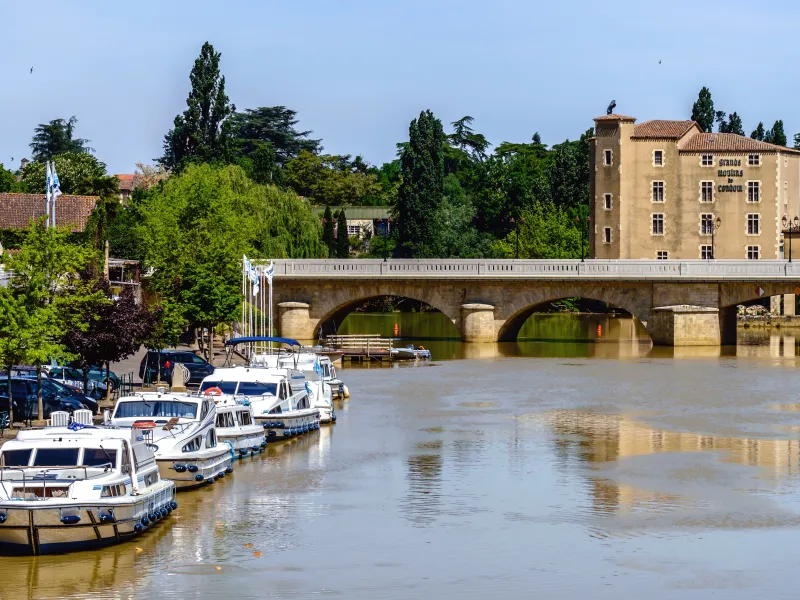  Les Grands Moulins de Condom au bord de la Baïse