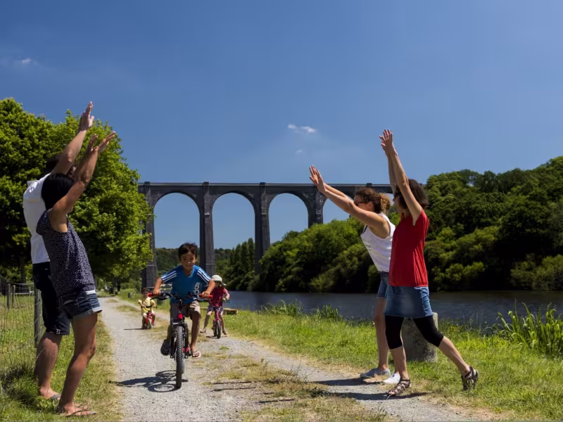 Sur le chemin de halage à vélo vers Chateaulin