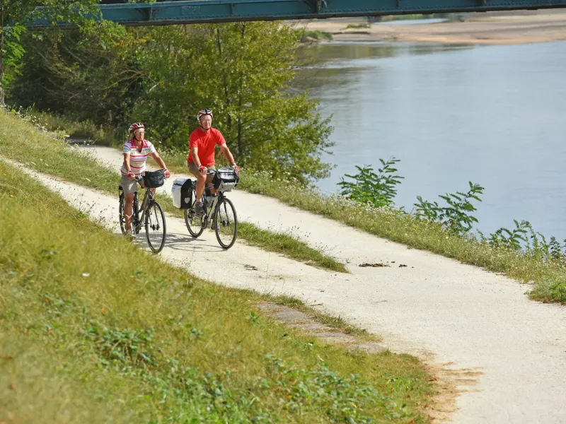 Cyclistes vers Chatillon-sur-Loire