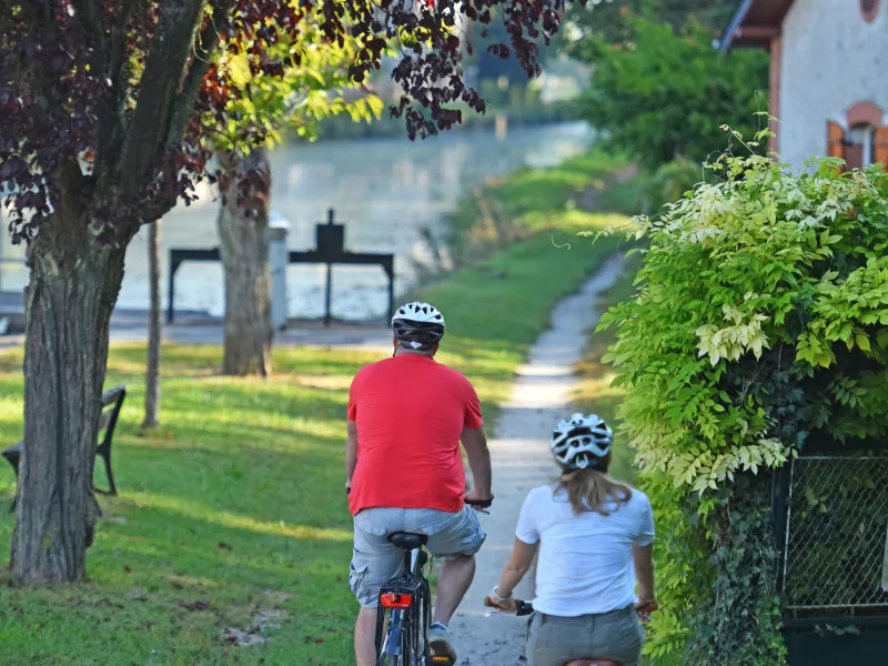 Le long du canal à vélo à Donnery
