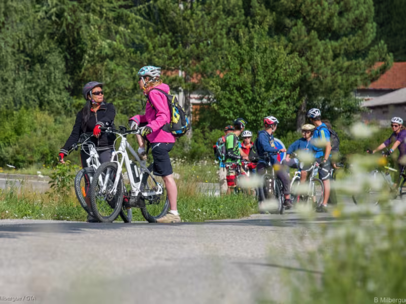 Groupe de cycliste sur les P'tites Routes du Soleil