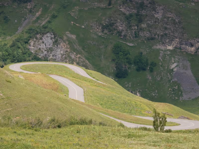 Lacets du versant sud du Cormet de Roselend