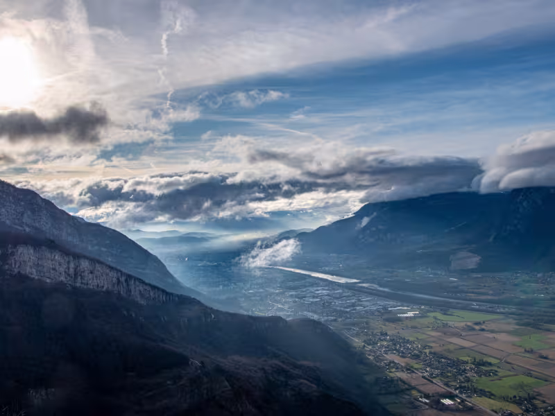 Le Néron et le Vercors au dessus de l'Isère à Grenoble