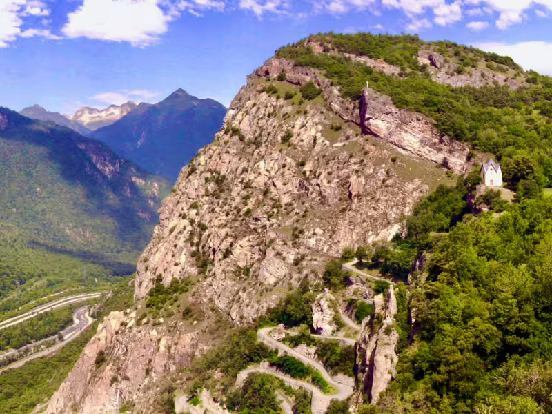 Les lacets de Montvernier dans la descente du col de Chaussy