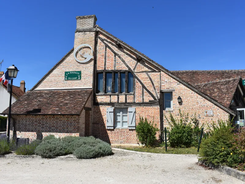 Maison du cerf à Villeny