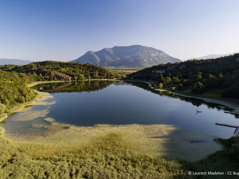 Panorama sur le lac de Barterand, lac de Baignade à proximité de ViaRhôna