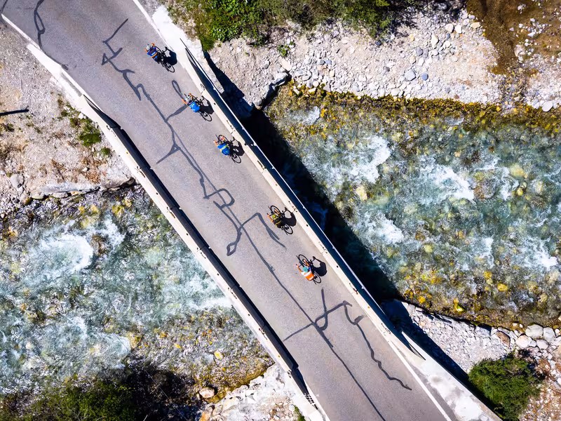 Passage à vélo sur la Clarée