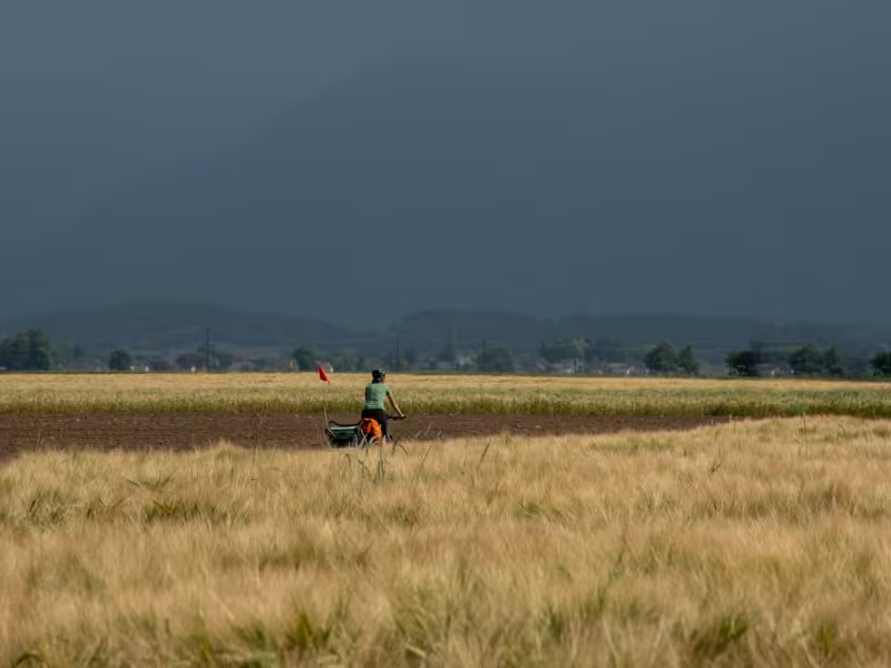 À vélo avant l'orage, aux abords de Nay