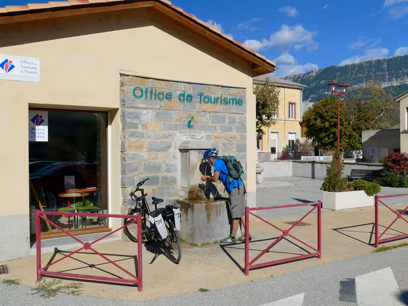 Point d'eau a l'office de tourisme de Saint-Andre-les-Alpes