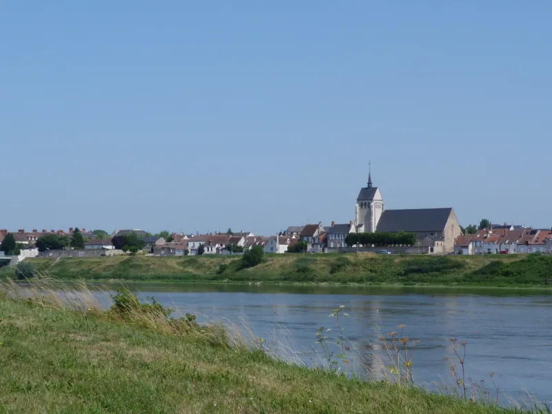 Saint Denis de l'Hotel