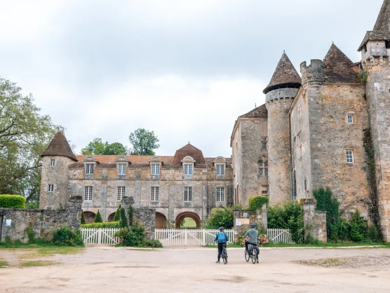 Château de Saint-Jean-de-Cole - La Flow Velo