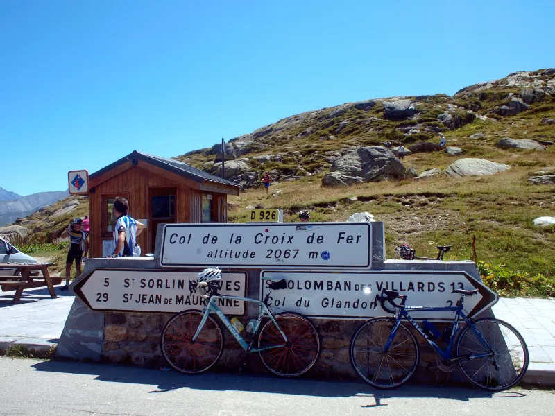 Sommet du col de la Croix de Fer