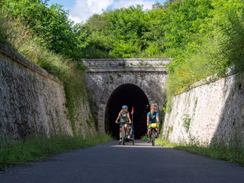 Sortie de tunnel à vélo - La Vélidéale