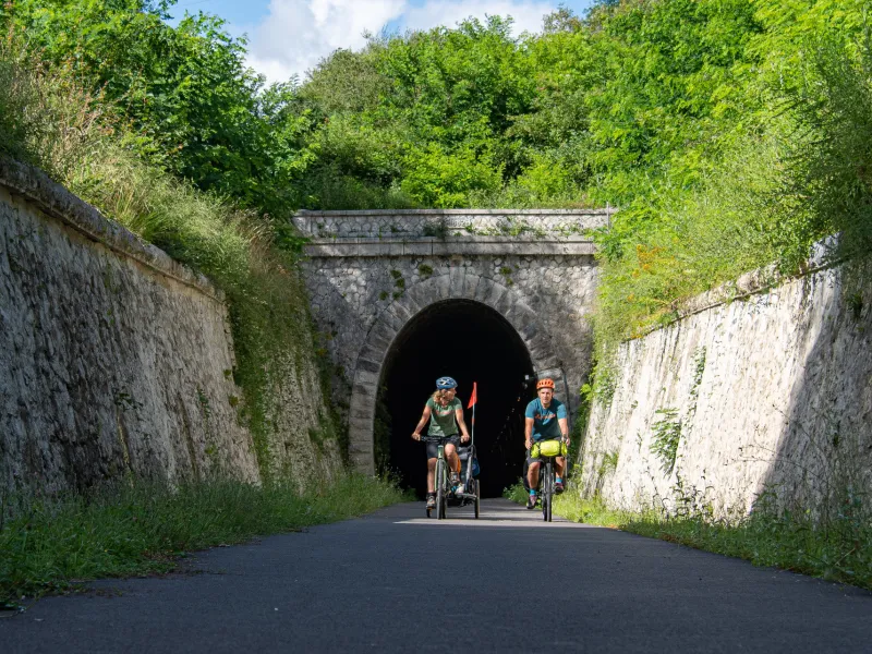 Sortie de tunnel à vélo - La Vélidéale