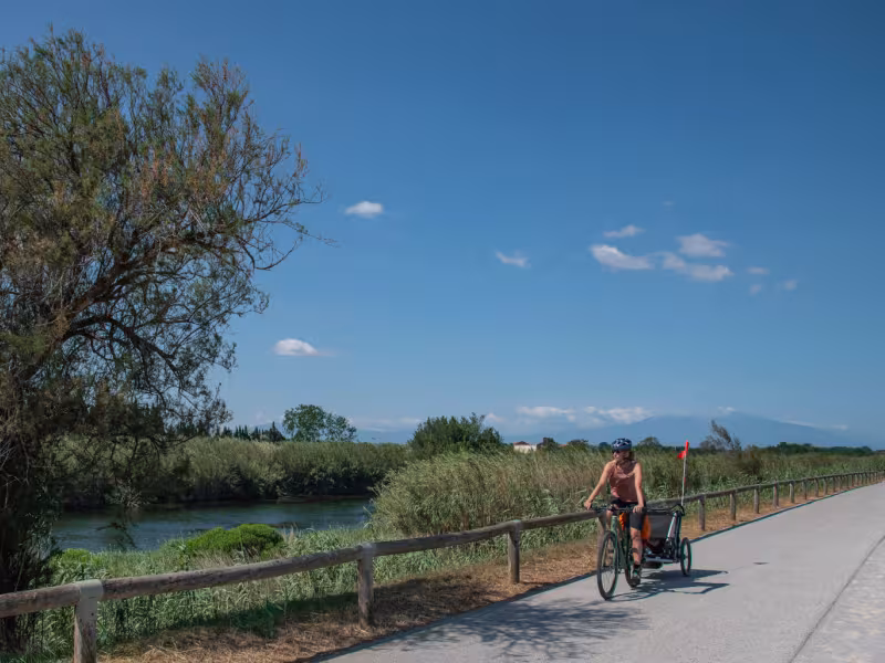 À vélo sur la voie verte entre Rivesaltes et Barcarès