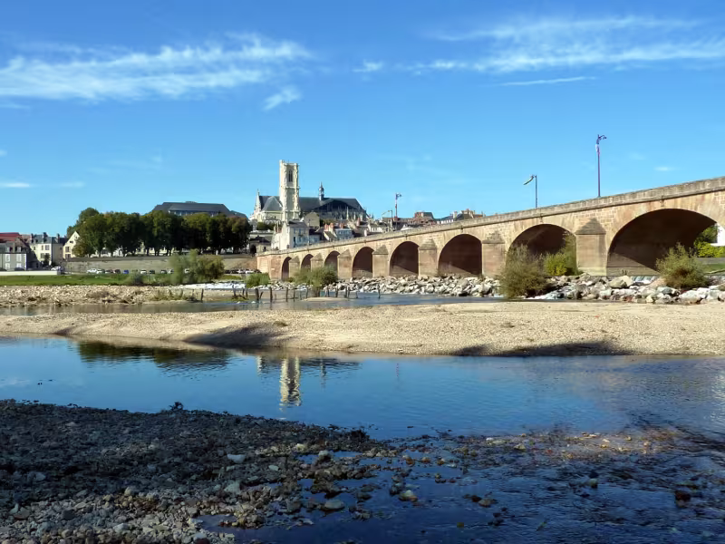 Nevers et le pont sur la Loire
