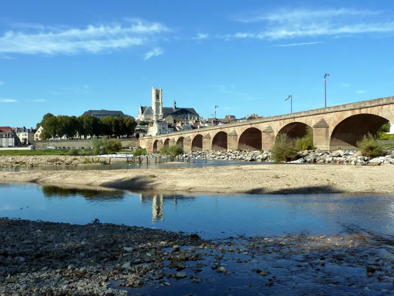 Nevers et le pont sur la Loire