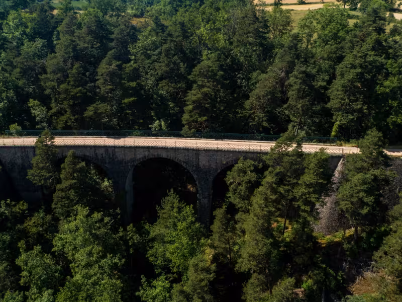 Vue drone Via Fluvia au dessus Gorges de la Suissesse