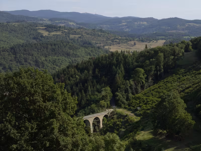 Vue panoramique sur les Monts du Pilat