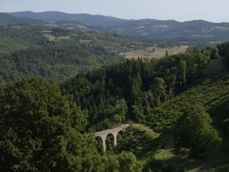 Vue panoramique sur les Monts du Pilat