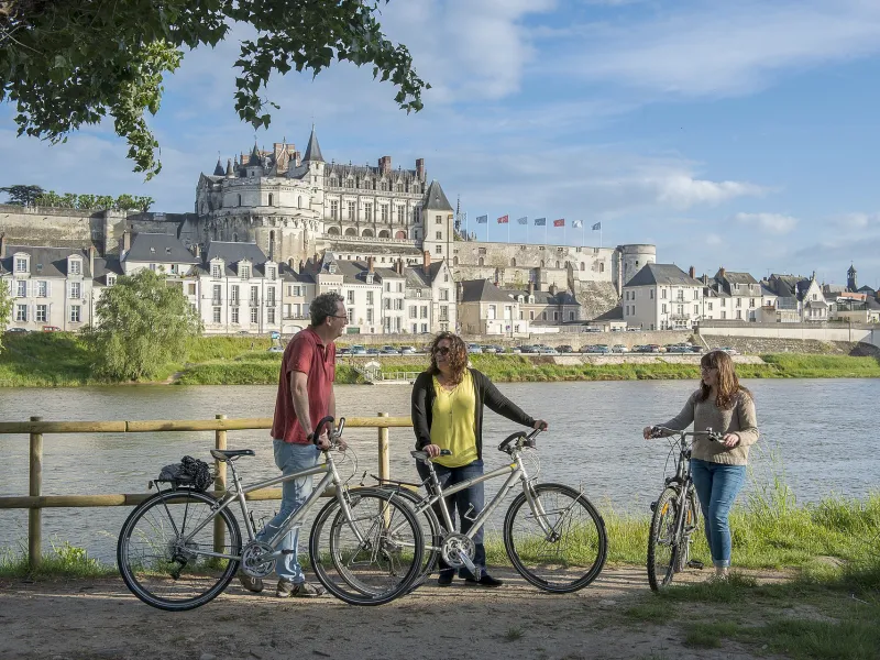 3 cyclistes à Amboise 