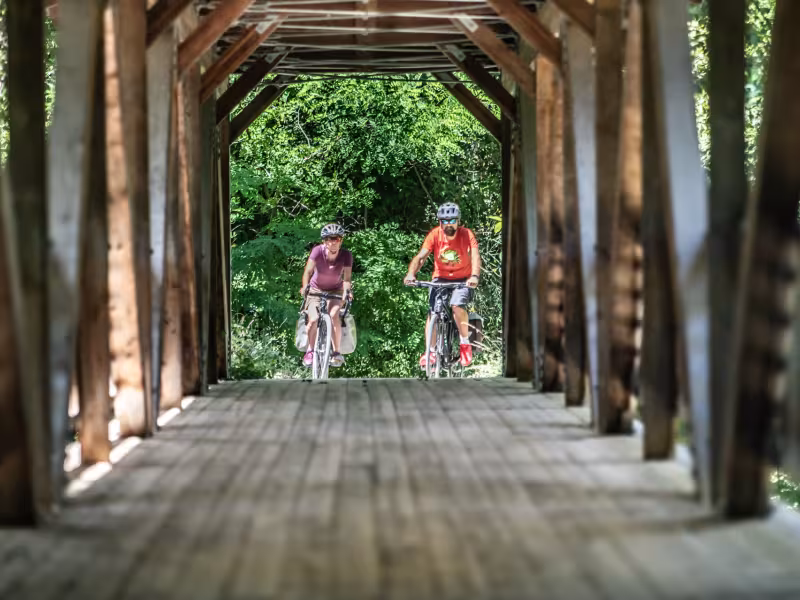 Ancienne passerelle en bois à vélo - Volx