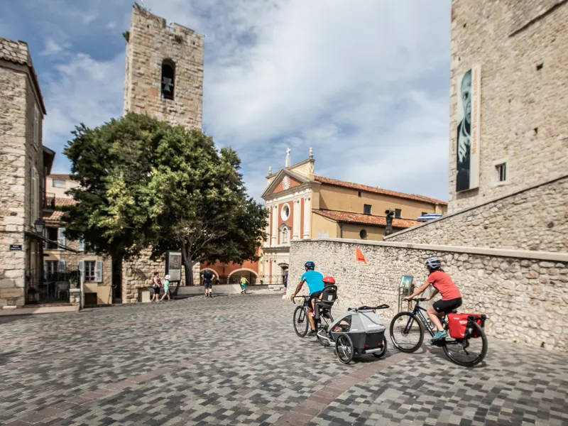 Découverte d'Antibes à vélo en famille