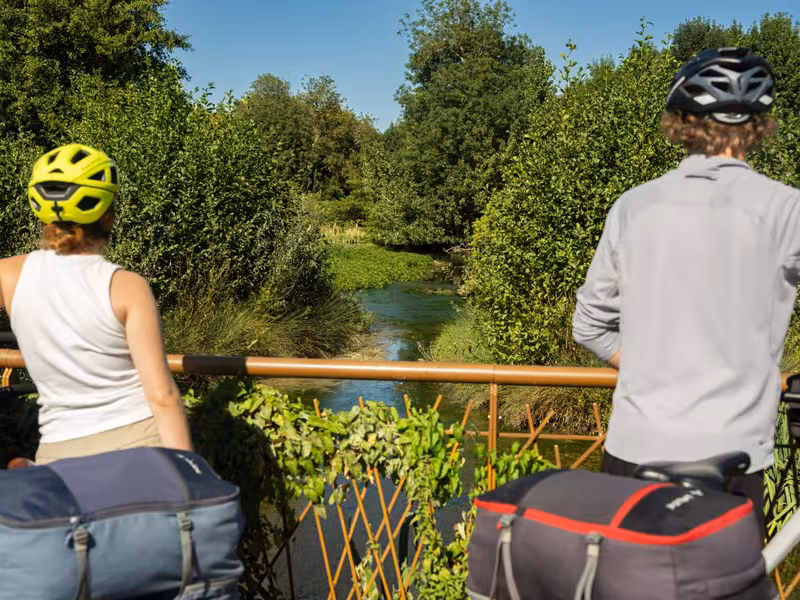 Cyclistes à Arnières-sur-Iton