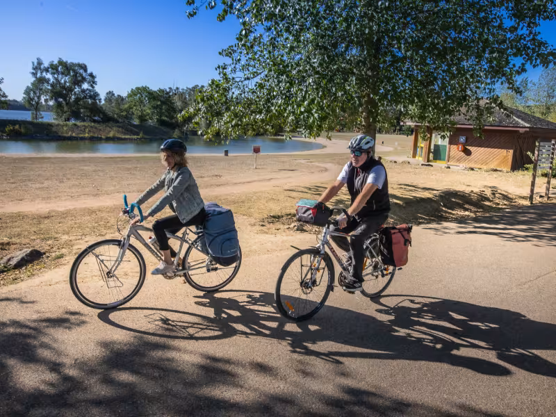Balade à vélo le long des étangs de Léry-Poses