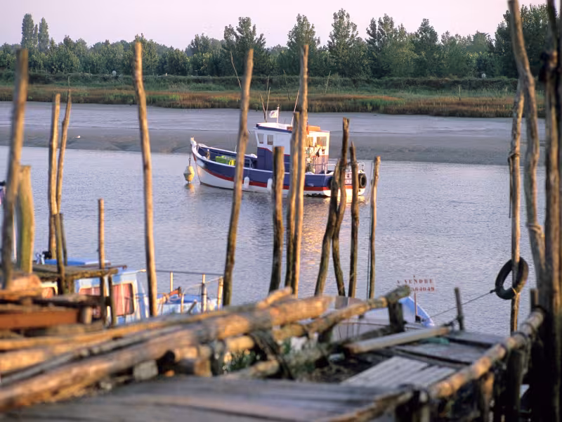 Bateau naviguant sur la Baie de l'Aiguillon