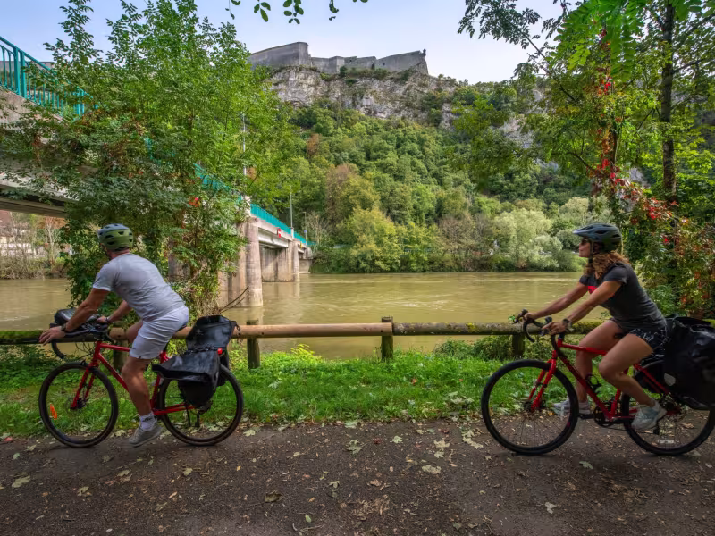 La citadelle de Besançon vue du Doubs