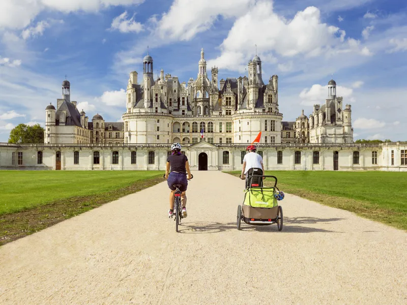 Cyclistes arrivant à Chambord - Rando Vélo