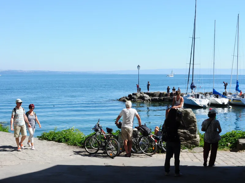 Cyclistes à Yvoire