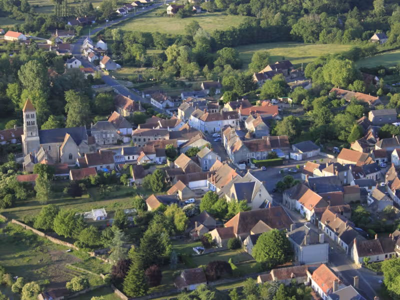 Village à Germigny d'Exempt