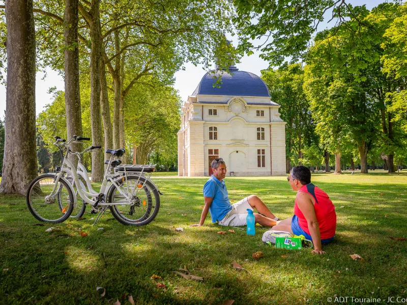 Pause sur la voie verte Richelieu-Chinon